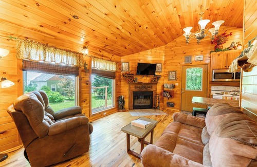Bryant Cabin | Wildflower Cabin – Hot Tub & Mountain Views