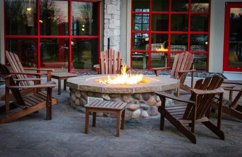 Clive Hotel | Wildwood Lodge & Suites