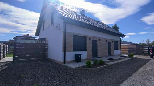 Wadowice Apartment | Willa Kier dom bliźniak 7-osobowy ZE STREFĄ BASENOWĄ w miejscowości Chocznia NIEDALEKO ZATORU I ENERGYLANDII