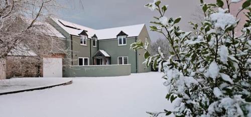 Wolf's Castle House | Willow Lodge, Wolfscastle