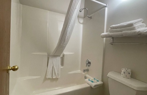 Branson Theater District Hotel | Willow Tree Inn