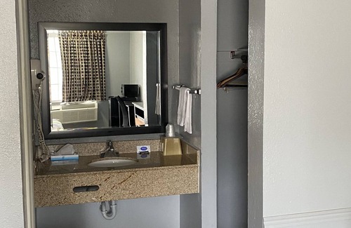 Cushing Hotel | Wilshire Inn