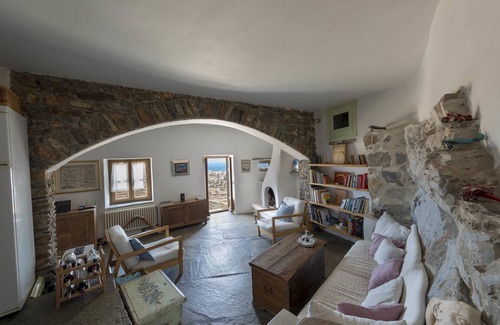Ano Siros House | Wind Tales