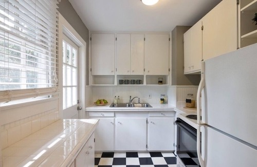 Indian Beach Sapphire Shores House | Windsor Bungalow Retreat- come for work and relaxation