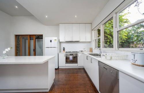 Windsor House | Windsor Nightlife Retreat