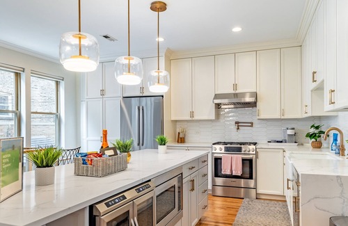 Old Irving Park House | Windy City Getaway 3br 2ba Chicago Townhouse 3 Bedroom Home by RedAwning