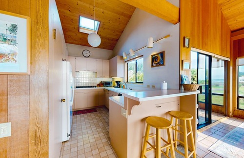 Sea Ranch House | Wine country retreat with pool, sauna, & ocean views - near beach - dog-friendly
