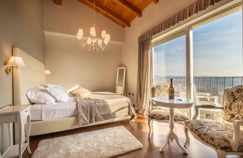 Nova Vas House | Wine Residence Cattunar
