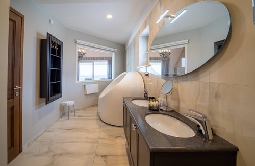 Nova Vas House | Wine Residence Cattunar