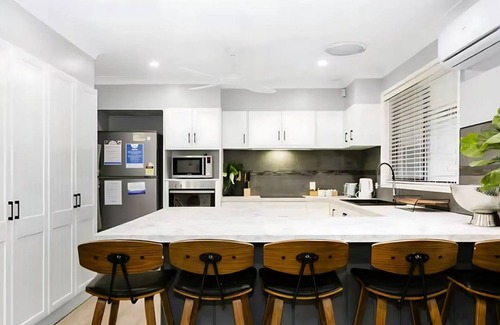 Nulkaba House | Wine Stop Quarters Pool, Tour, Pickup Wineries