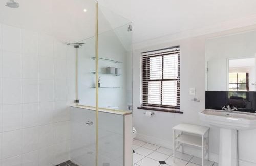 Stellenbosch Cabin | Winelands Golf Lodges 8