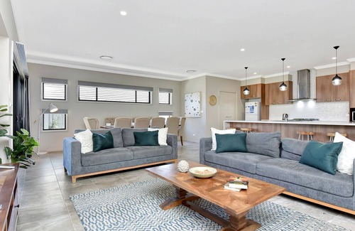 Cessnock House | Winery Rest at Turnberry Hunter Valley - 5 minutes to vineyards.