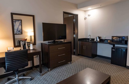 Angola Hotel | Wingate by Wyndham Angola