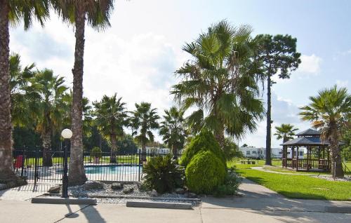 Winnie Hotel | Winnie Inn Suites & RV Park