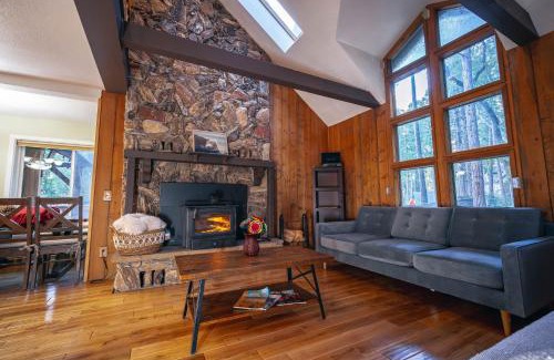 Forest Falls House | Winter Falls Cabin-Stunning Views