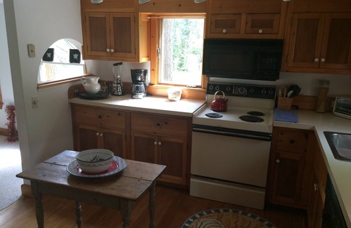 Ludlow House | Winter On The Slopes, Summer On The Lake! 3 Br, 2 Baths, Sleeps 8