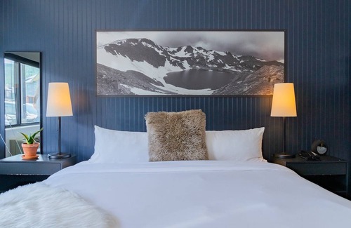 Winter Park Hotel | Winter Park Family Escape: Modern Room with Downtown Access | Outdoor Hot Tub