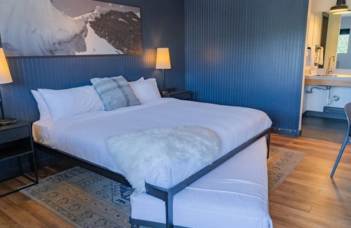 Winter Park Hotel | Winter Park Getaway: Cozy Family-Friendly Room Available, Hotel with Hot Tub
