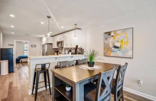 Washington Ave./ Memorial Park House | Winter Retreat 3b 3ba Huge backyard Mins from Downtown