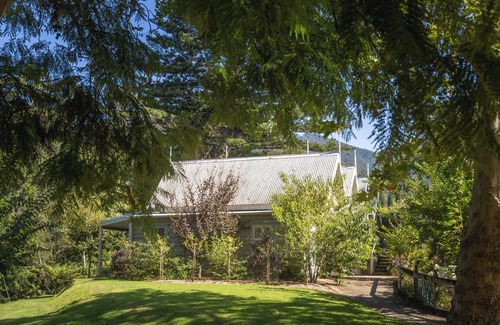 Tilba Tilba Cottage | WINTER SPECIAL Velvet Pear Cottage @ The Foxglove Gardens