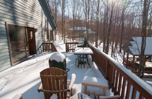 Old Timberline House | Wintercadence - 233 Ridge RoadnnWintercadence - Lake Privileges! Hot Tub! Open Concept Living!