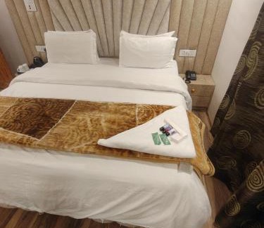 Laripora Hotel | Winterfell the Stay Cottage Pahalgam