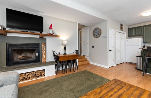 Roseland Condo | Wintergreen Condo -Steps to Ski and restaurants