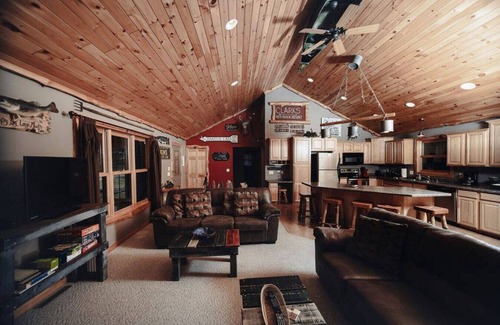 Spring Brook House | Wis Dells Home (The Baitshop, decorated fishing theme)