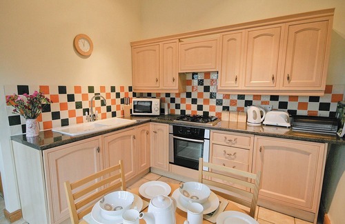 Bonsall Cottage | Wisteria Cottage - E5387