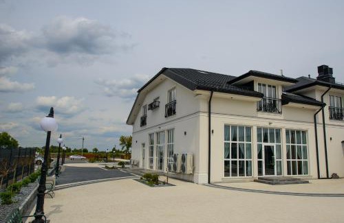 Szkwa Hotel | Wisteria Hotel