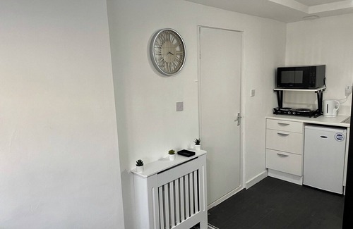 Lee Green Apartment | WISTERIA STUDIO WITH FREE PARKING