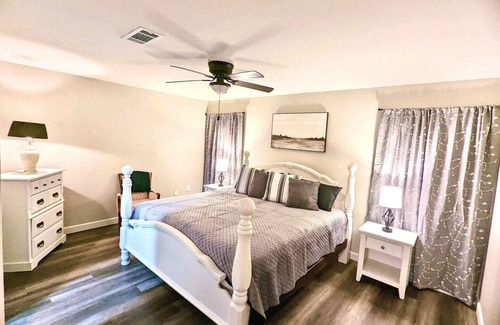 Pineville House | With KING suite