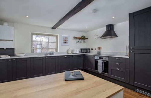 Sheffield City Centre Apartment | With Parking -Historic-Charm,City Centre-Modern Comfort