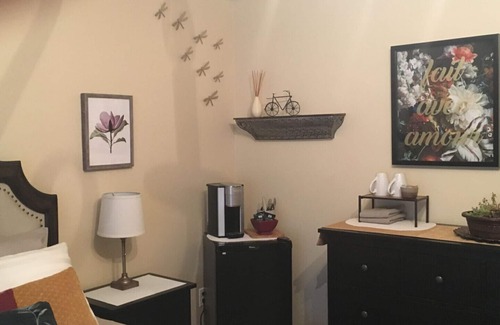 Trinity Bed & Breakfast | With view of the garden! Total relaxation in the heart of the Trinity Bight!