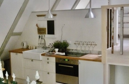 Behrensdorf Apartment | With wood-burning stove, free firewood, WLAN, sauna, garden, a few minutes from the beach.