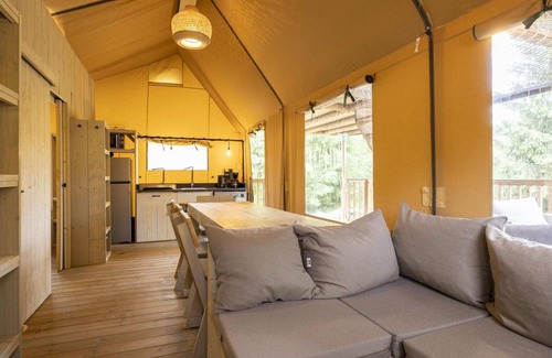 Signy-lAbbaye Apartment | Wodden 8-Person Holiday Tent