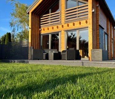 Wrzosowo House | Wodne Widoki - domek letniskowy z jacuzzi