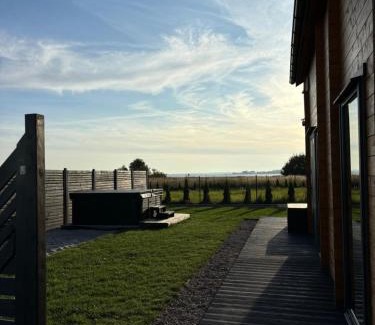 Wrzosowo House | Wodne Widoki - domek letniskowy z jacuzzi