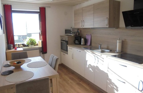 Roetz Apartment | Wohlfühl Ferienwohnung für bis zu 3 Personen mit Boxspringbett inmitten wunderbarer Natur