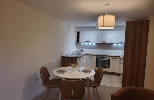 Wokingham Apartment | Wokingham Stylish Two Bedroom Apartment