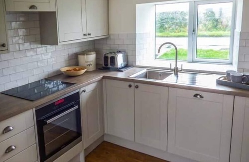 Muston Cottage | WOLD COTTAGE, pet friendly, luxury holiday cottage in Hunmanby