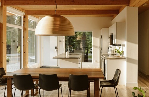 Huntsville House | Wolegib Waterfront Retreat in Muskoka- Hot Tub!