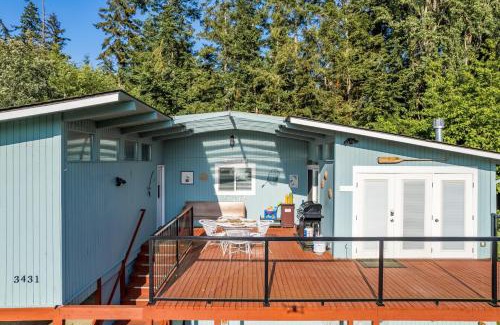 Langley House | Wolf Beach Cottage by AvantStay Harbor Views