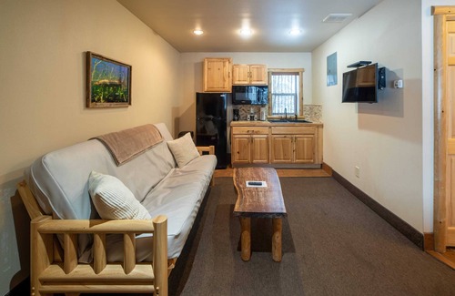 Indian River House | Wolf Lodge at The Totem Lodges