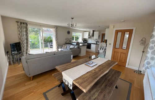 Cardigan House | Wonderful 3 bedroom bungalow near the Teifi River in St Dogmaels
