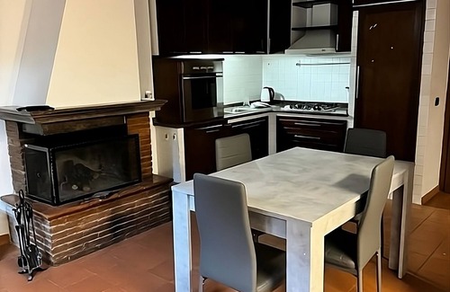 Zona XXVIII Tor de' Cenci Apartment | Wonderful apartment in villa with kitchen, imperial bathroom and big garden