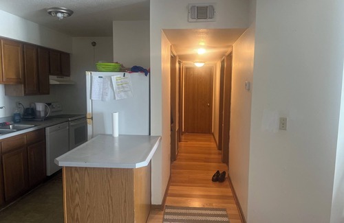 Hillcrest Apartment | Wonderful apartment with AC in charming Lawrence