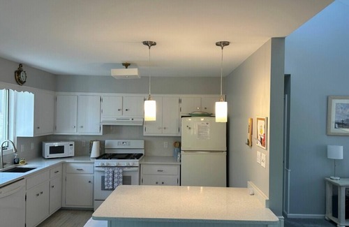 Barnegat Light House | Wonderful Beach House-5 blocks to LightHouse & 2 blocks to beach- Open 8/25-9/1!