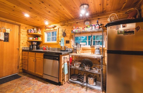 Government Camp Cabin | Wonderful Cabin with Hot Tub & Fireplace in Government Camp - Walk Everywhere