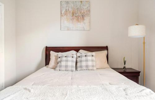 Hockley Apartment | Wonderful Getaway Cypress 2 BR with thoughtful comforts